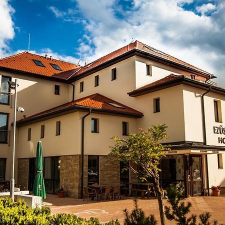 Veszprém Ezuesthid Hotel מראה חיצוני תמונה