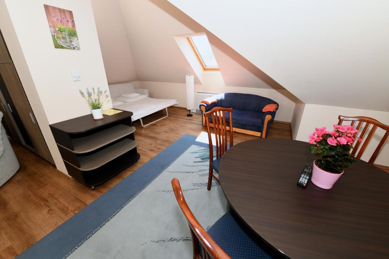 Veszprém Ezuesthid Hotel מראה חיצוני תמונה