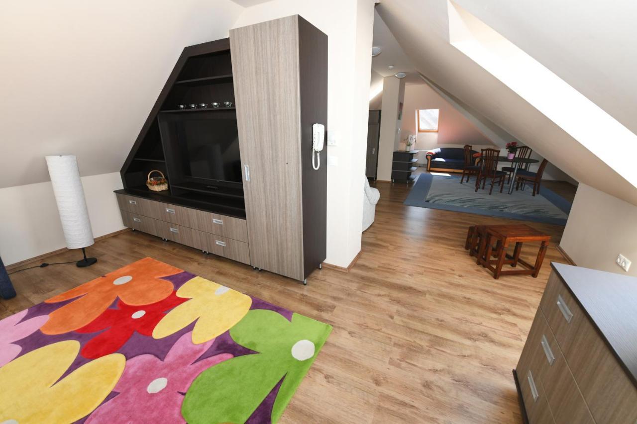 Veszprém Ezuesthid Hotel מראה חיצוני תמונה