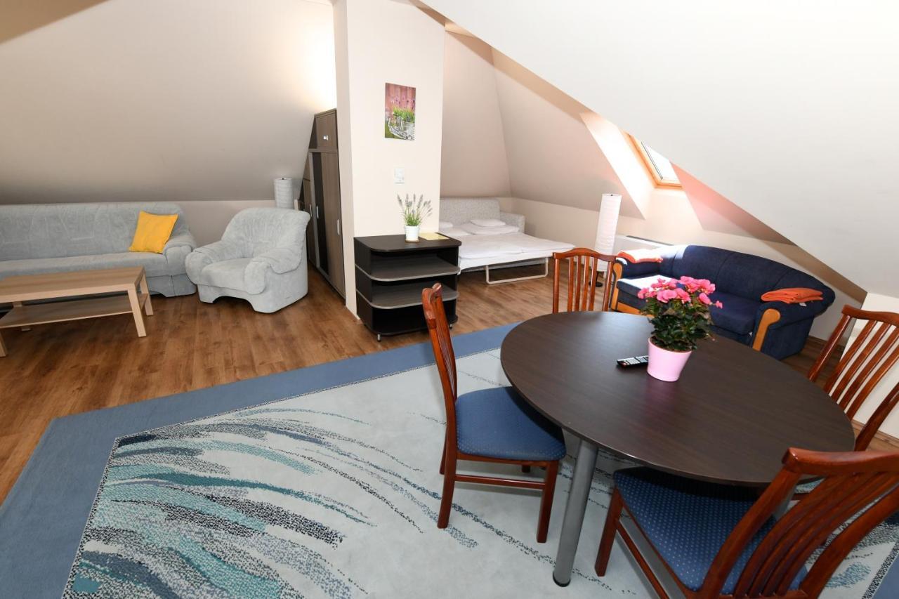 Veszprém Ezuesthid Hotel מראה חיצוני תמונה