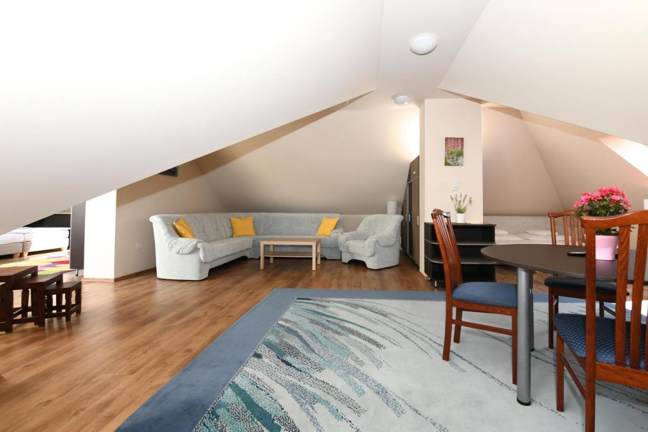 Veszprém Ezuesthid Hotel מראה חיצוני תמונה