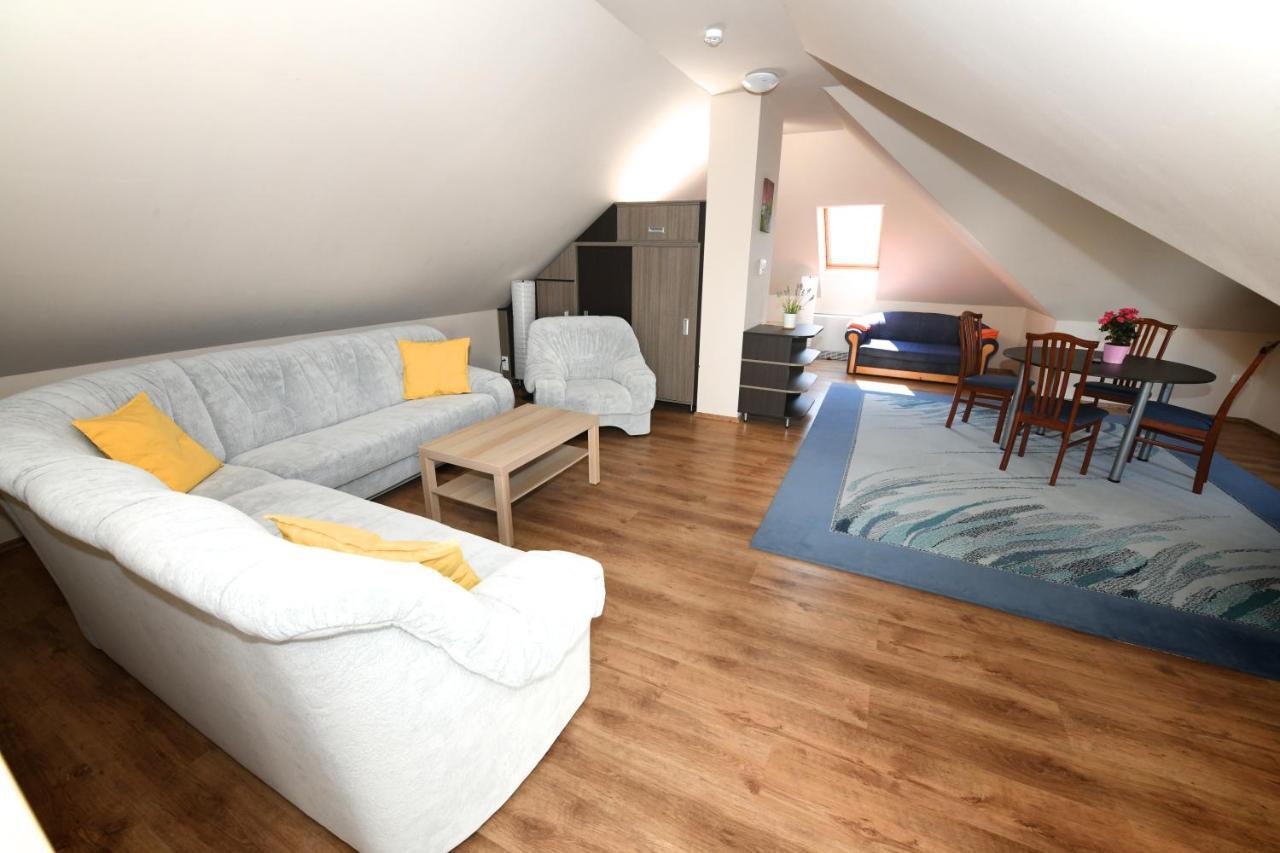 Veszprém Ezuesthid Hotel מראה חיצוני תמונה