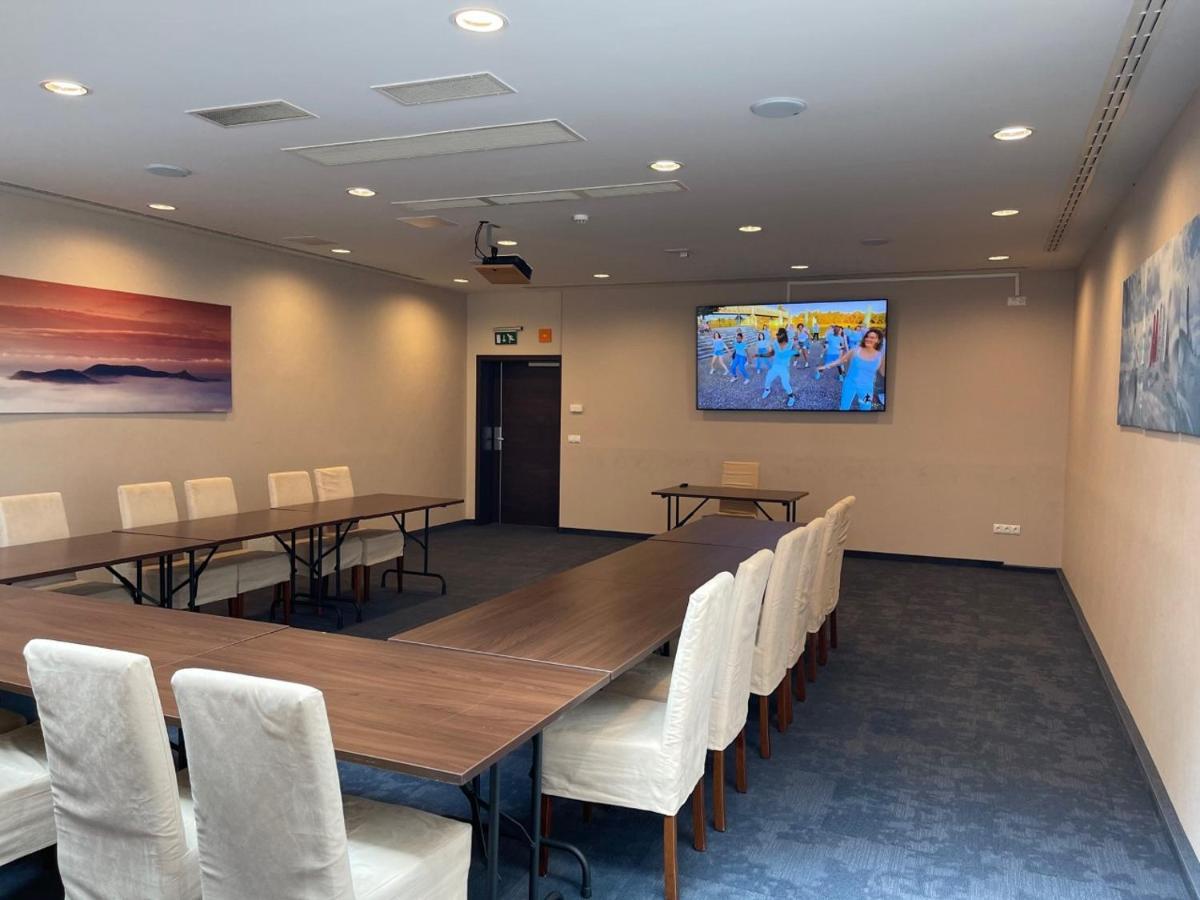 Veszprém Ezuesthid Hotel מראה חיצוני תמונה