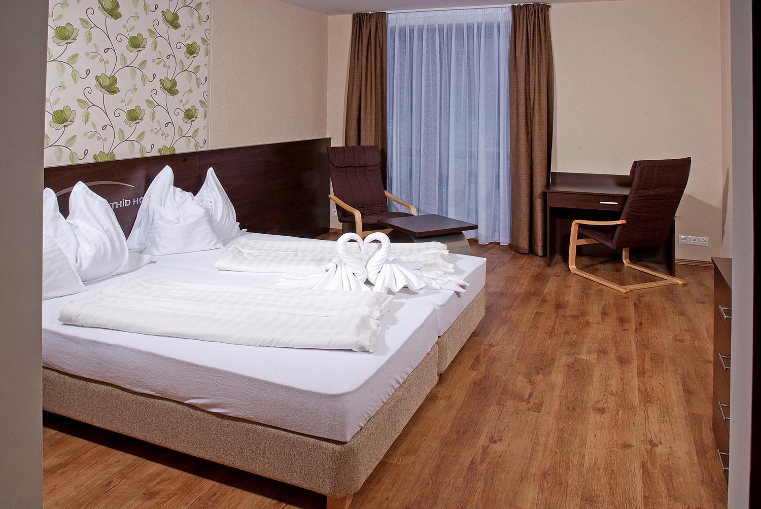 Veszprém Ezuesthid Hotel מראה חיצוני תמונה