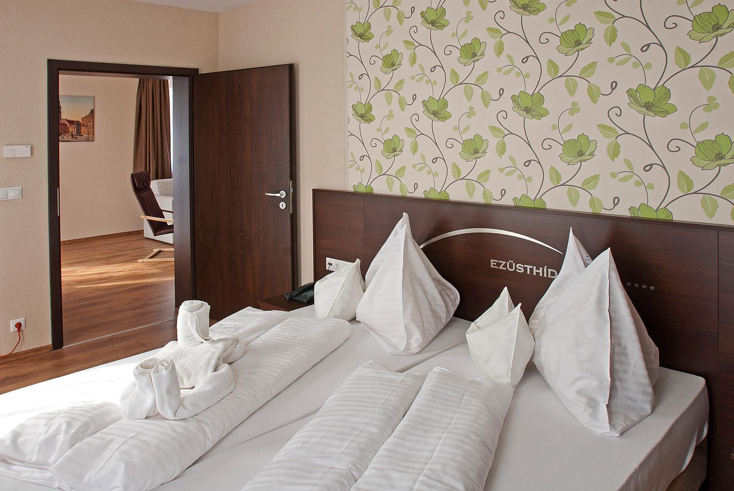 Veszprém Ezuesthid Hotel מראה חיצוני תמונה