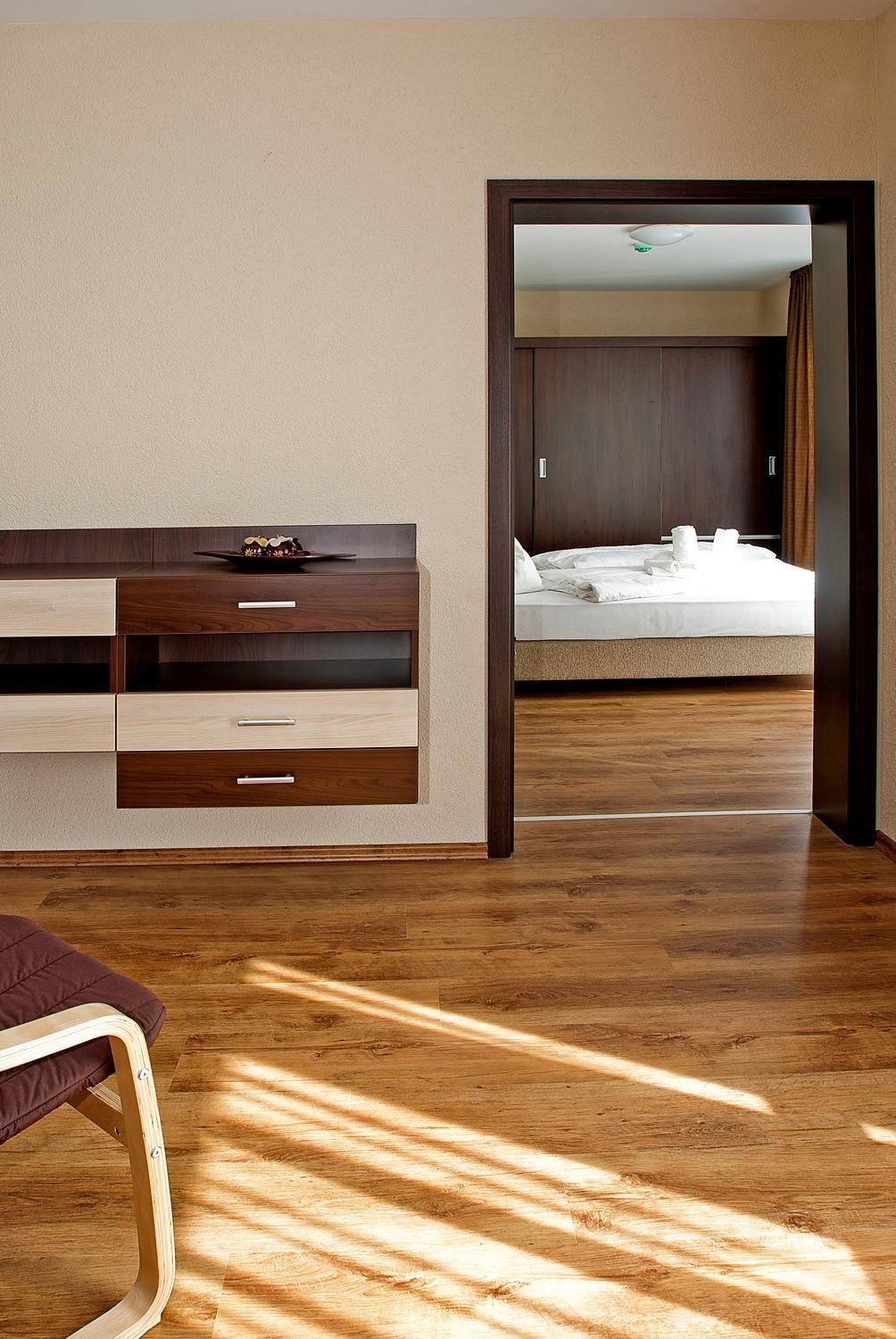 Veszprém Ezuesthid Hotel מראה חיצוני תמונה