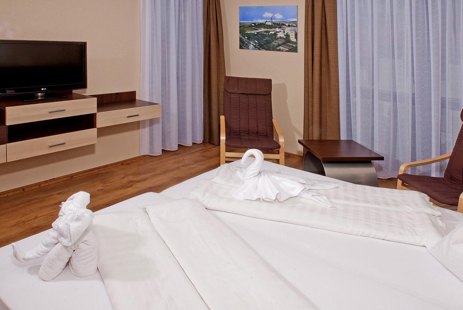 Veszprém Ezuesthid Hotel מראה חיצוני תמונה