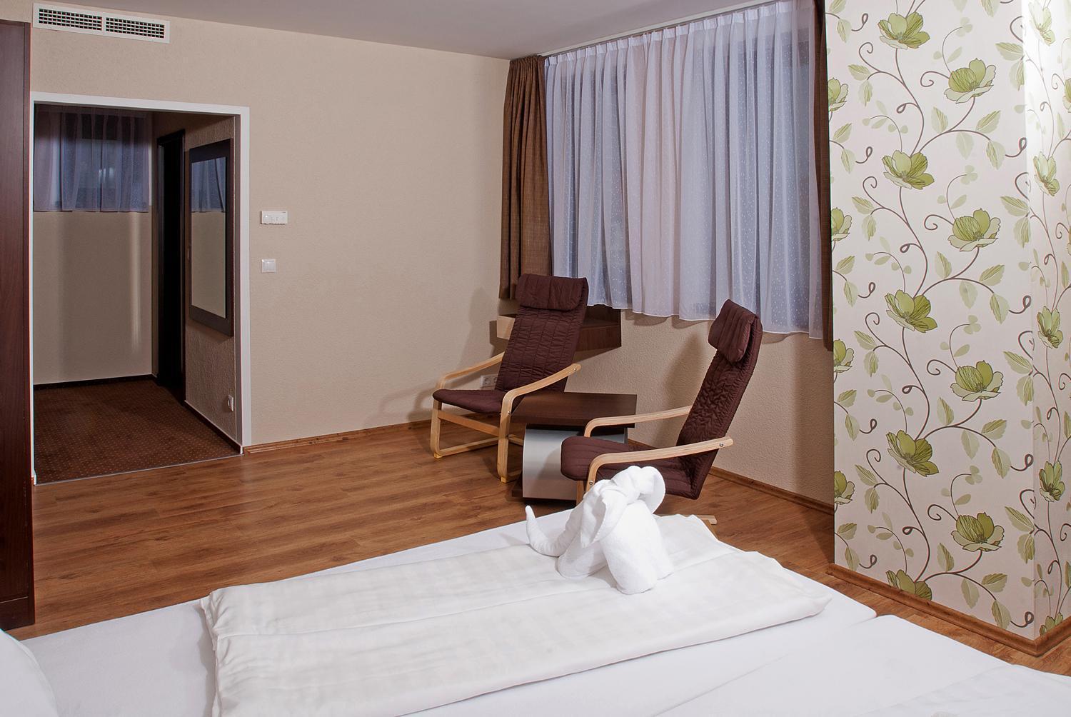 Veszprém Ezuesthid Hotel מראה חיצוני תמונה