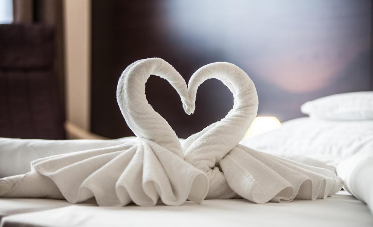 Veszprém Ezuesthid Hotel מראה חיצוני תמונה