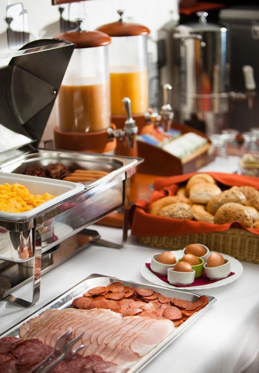 Veszprém Ezuesthid Hotel מראה חיצוני תמונה