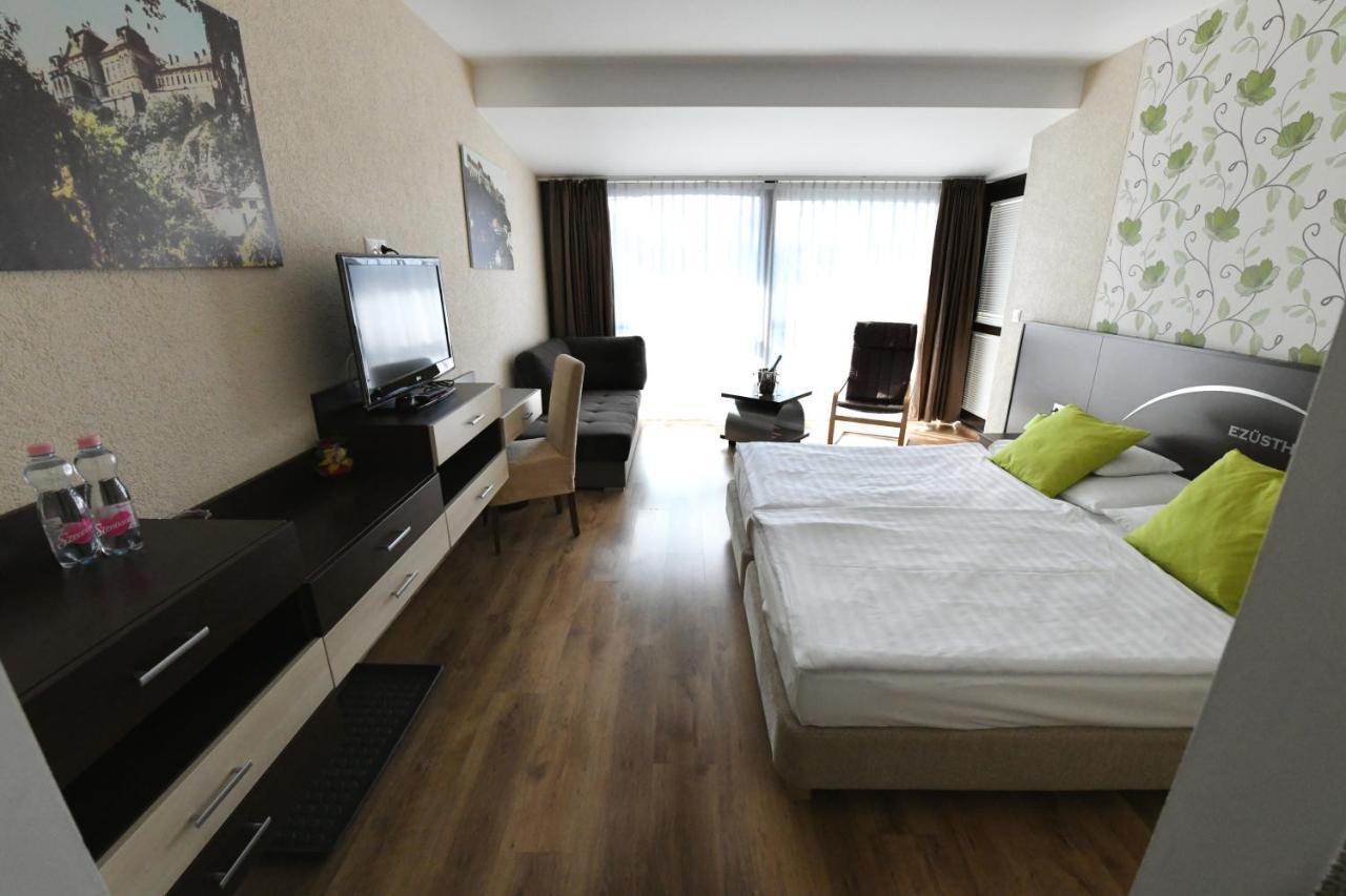 Veszprém Ezuesthid Hotel מראה חיצוני תמונה