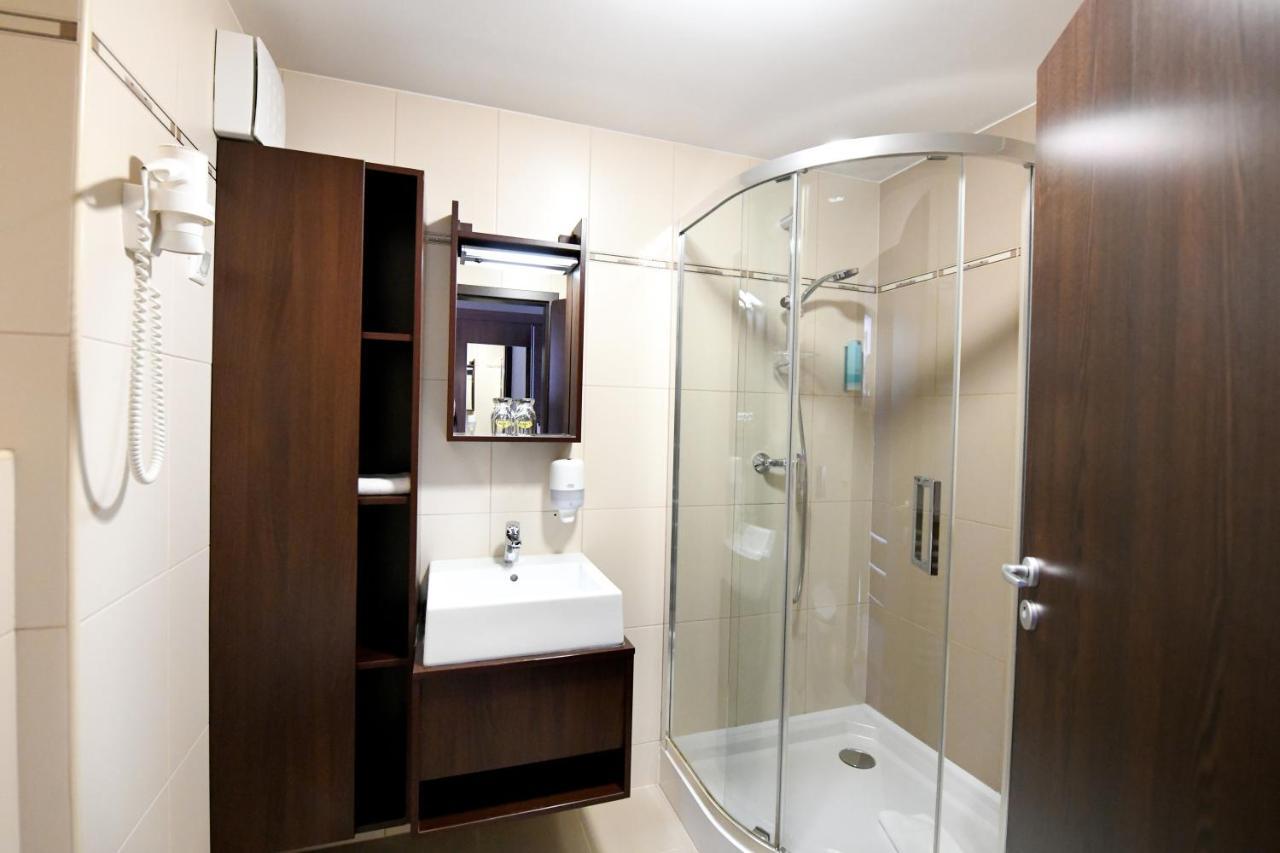 Veszprém Ezuesthid Hotel מראה חיצוני תמונה