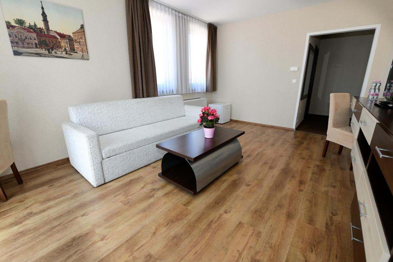 Veszprém Ezuesthid Hotel מראה חיצוני תמונה