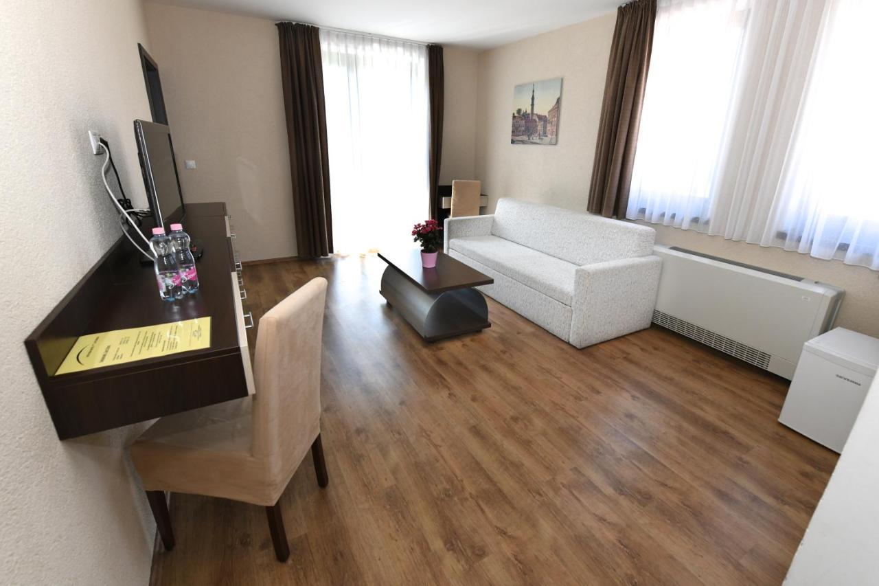 Veszprém Ezuesthid Hotel מראה חיצוני תמונה