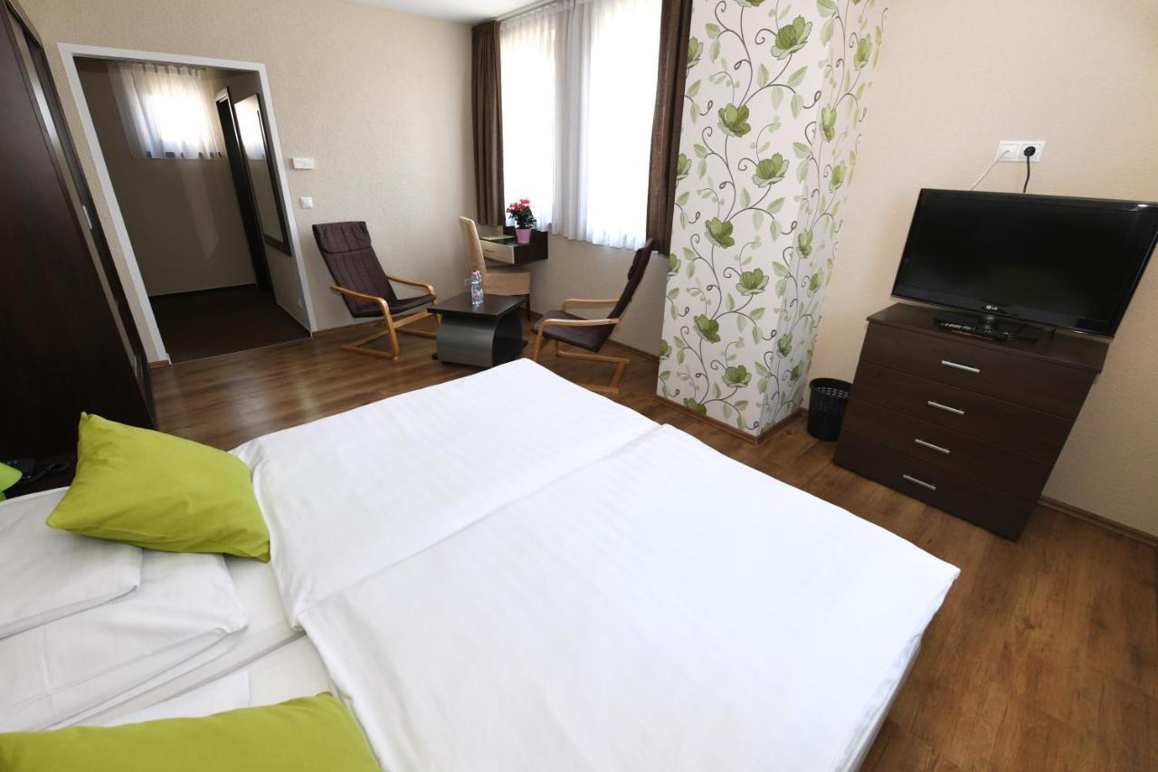 Veszprém Ezuesthid Hotel מראה חיצוני תמונה
