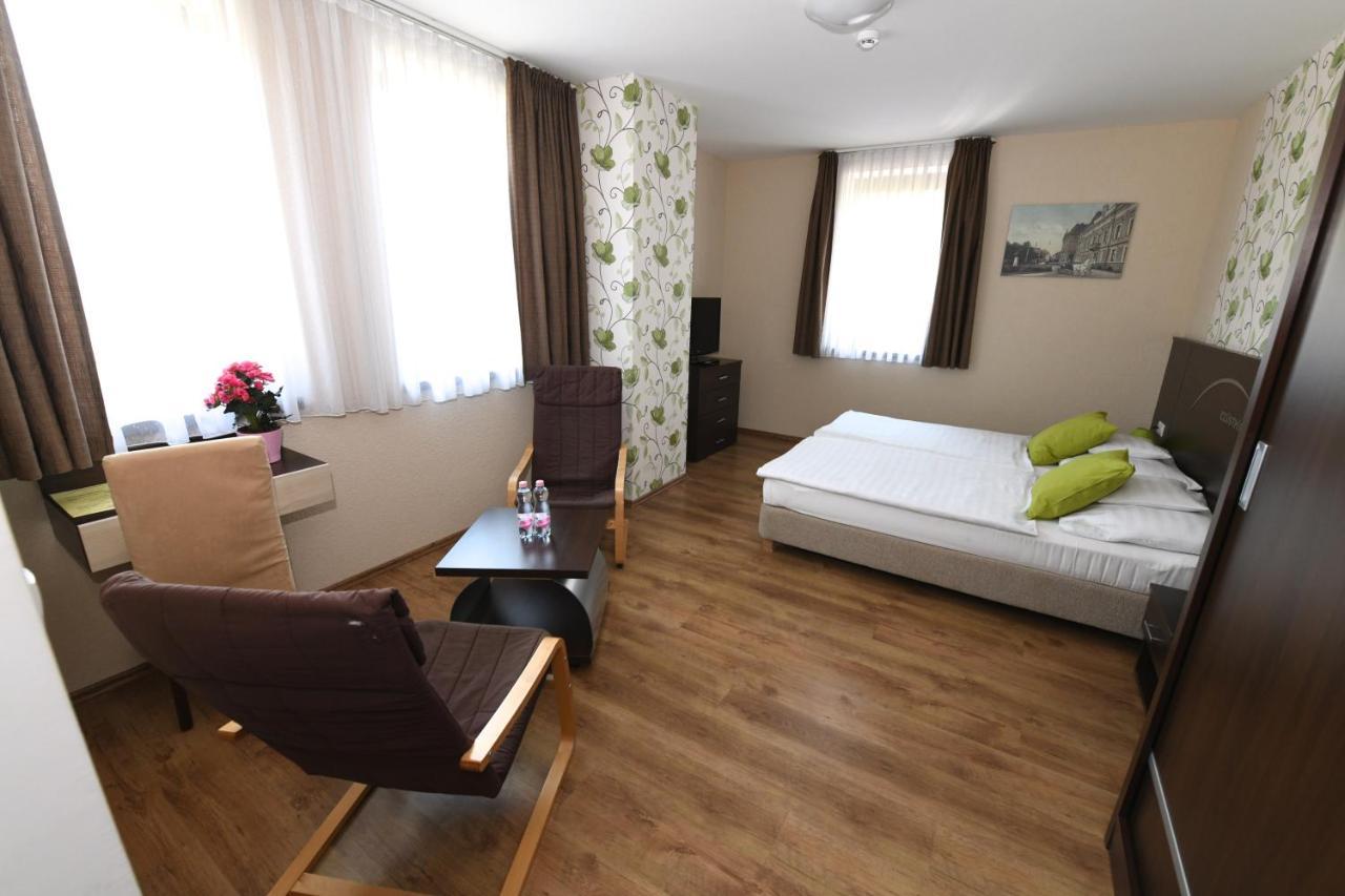 Veszprém Ezuesthid Hotel מראה חיצוני תמונה