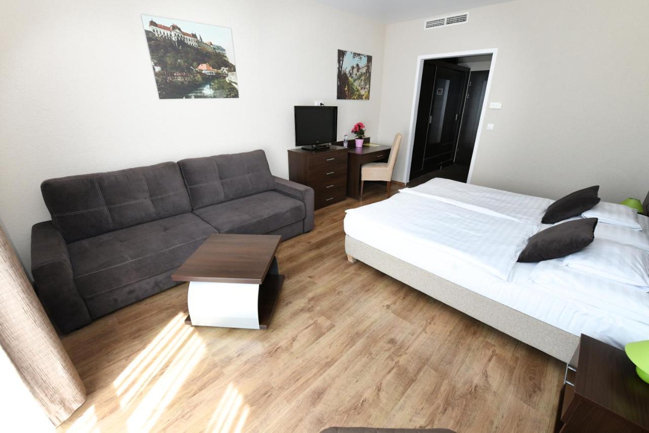 Veszprém Ezuesthid Hotel מראה חיצוני תמונה