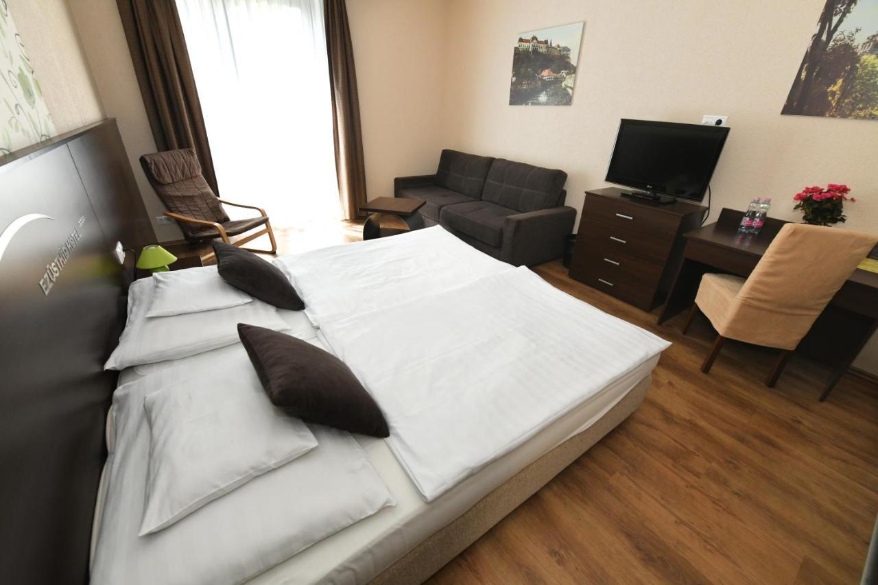 Veszprém Ezuesthid Hotel מראה חיצוני תמונה