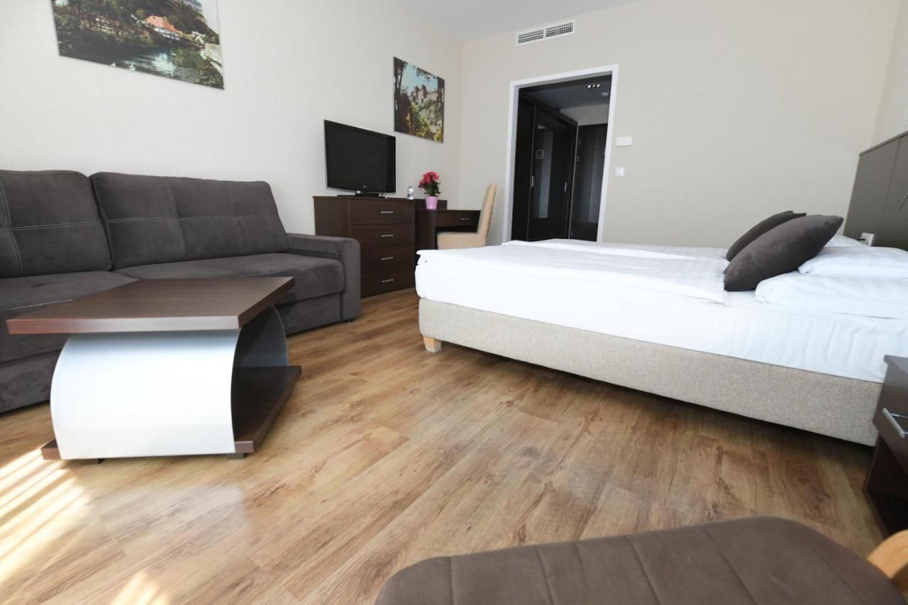 Veszprém Ezuesthid Hotel מראה חיצוני תמונה